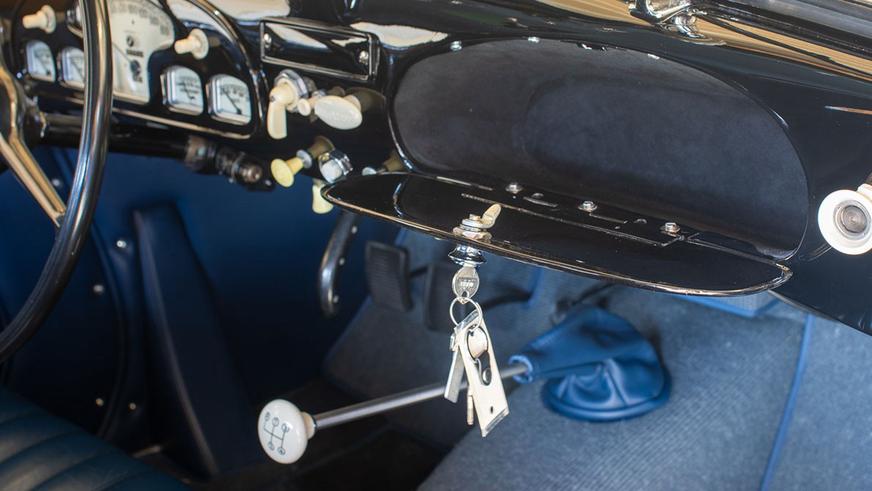 Довоенный BMW 327 выставили на торги в США