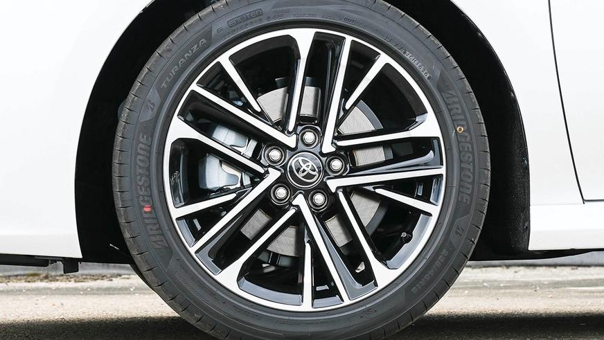 В Китае обновили Toyota Camry. Она стоит от 9 млн тенге