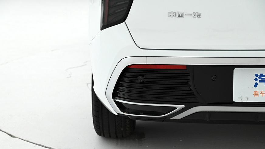 В&nbsp;Китае открылся приём заказов на&nbsp;самый доступный Hongqi