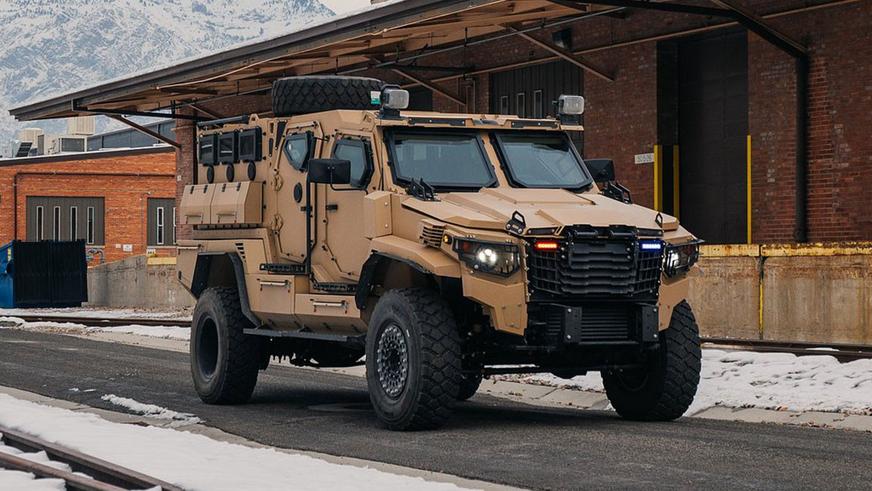 Пикап Ford стал военным броневиком для гражданских