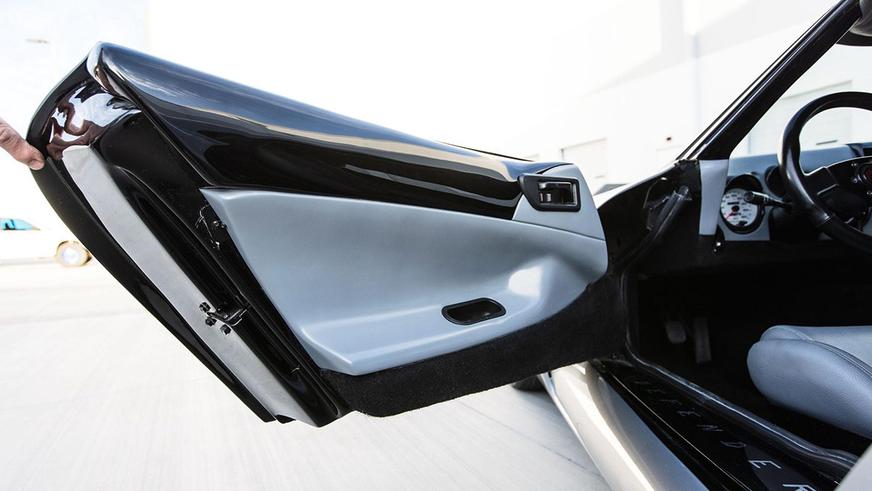 Киномодификацию Dodge Viper под названием Defender выставили на торги