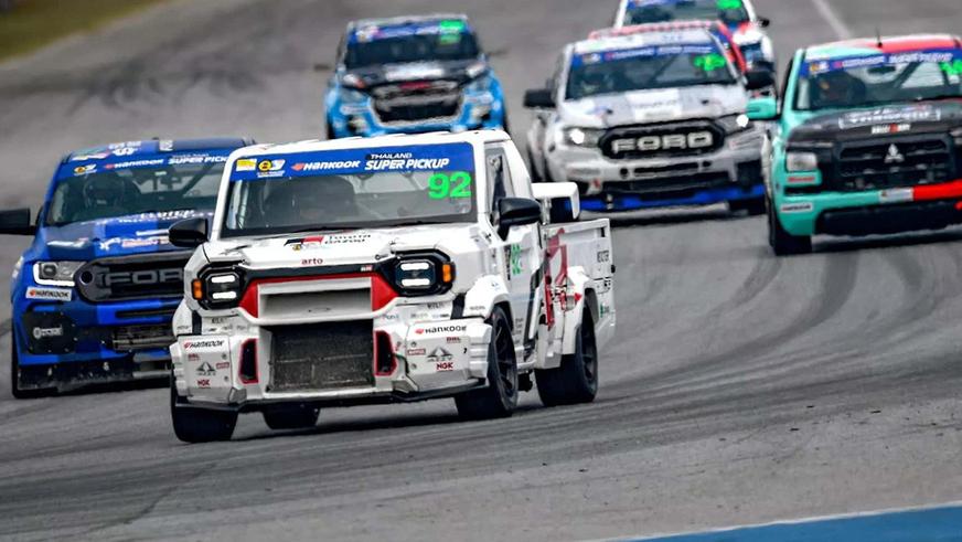 Toyota отправила дешёвый пикап на гоночную трассу