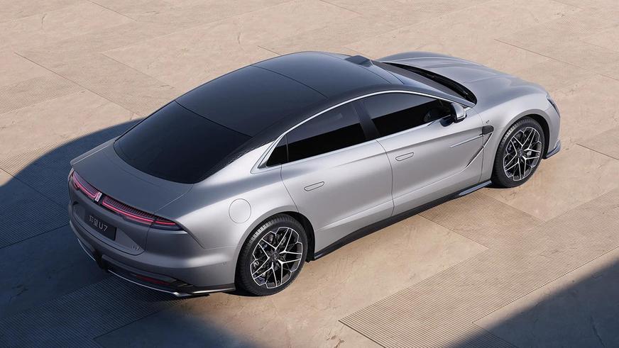 В Китае начались продажи 1305-сильного суперседана Yangwang U7