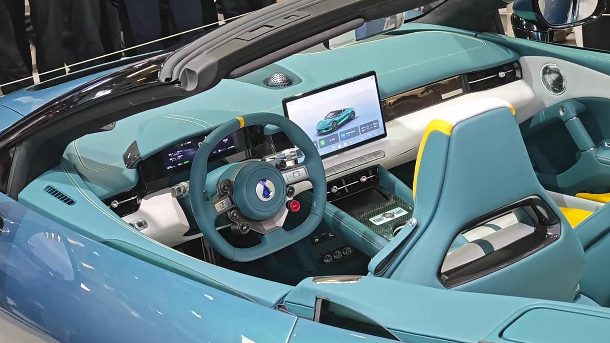 Denza показала открытый суперкар Z