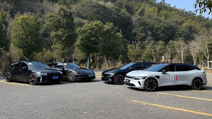 Zeekr тестирует универсал 007 вместе с батарейными Audi и Porsche