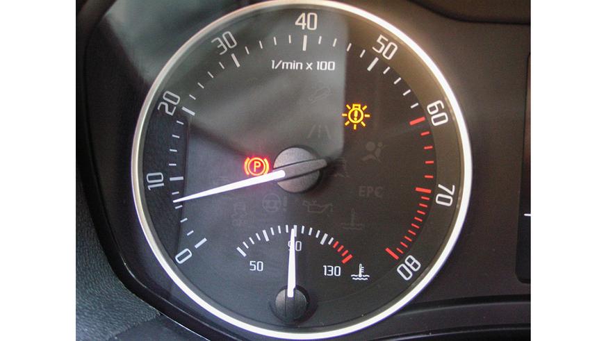 Дешёвая запчасть – дорогие проблемы: перегоревшие лампы стоп-сигналов