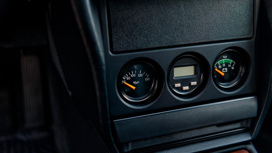 В продаже появился уникальный Mercedes-Benz 190E Evo II. Он новый