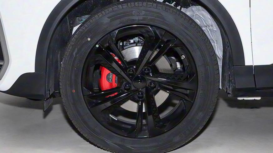 Geely показал обновлённый Coolray для экспорта