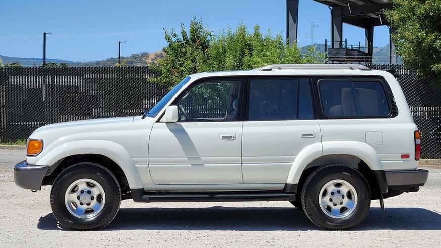 Практически новый Land Cruiser 80 выставлен на торги в США