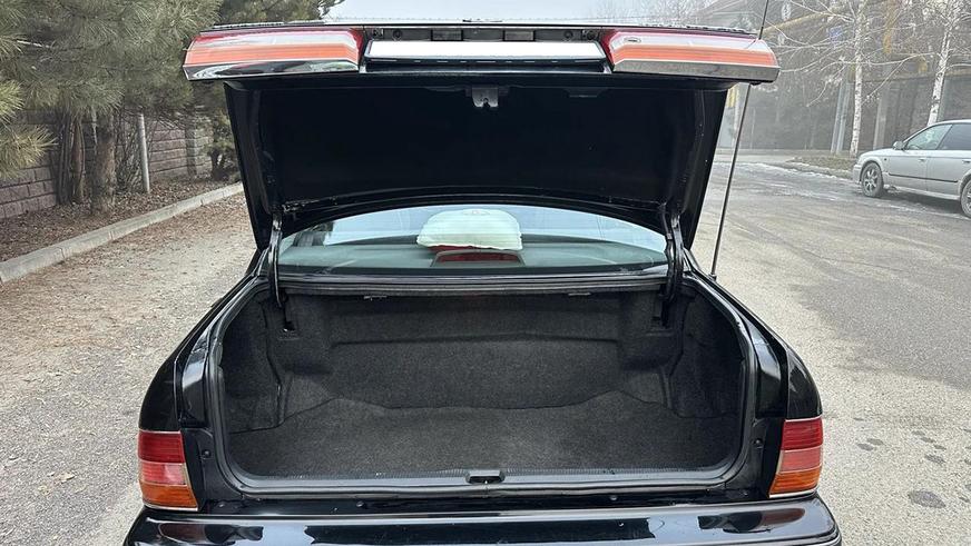 Toyota Crown (S150) с левым рулём продают за 10 млн тенге на Kolesa.kz