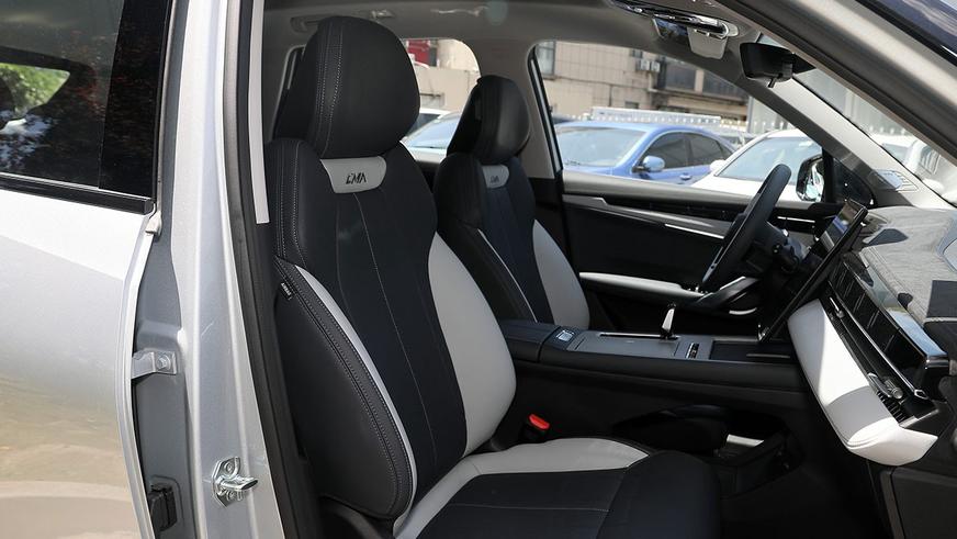 В Китае начались продажи обновлённого Geely Atlas