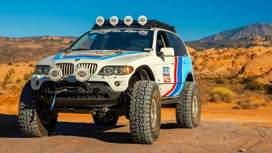 Пожилой BMW X5 превратили в могучий внедорожник