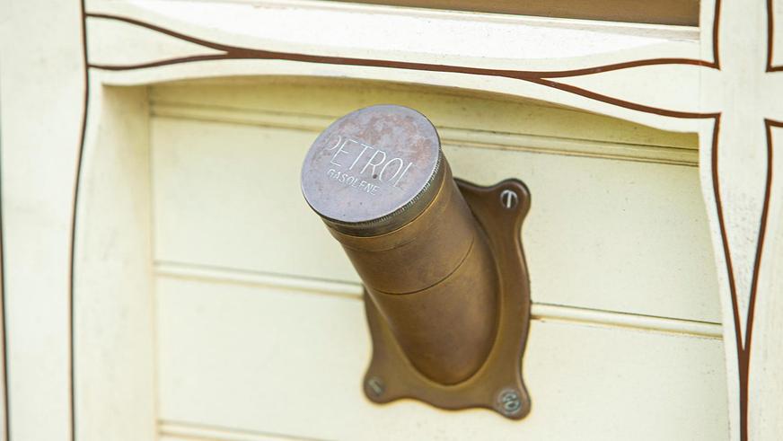 Продаётся антикварный автодом с печью внутри