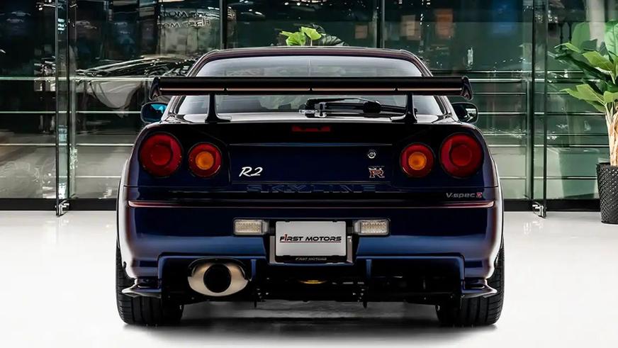 Один из самых редких Nissan Skyline GT-R появился в продаже в Дубае