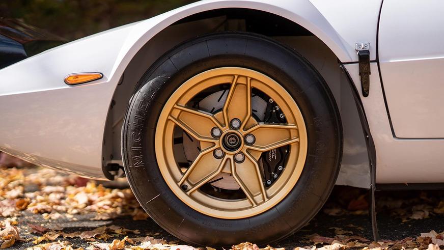 Качественную реплику культовой Lancia Stratos продают с аукциона