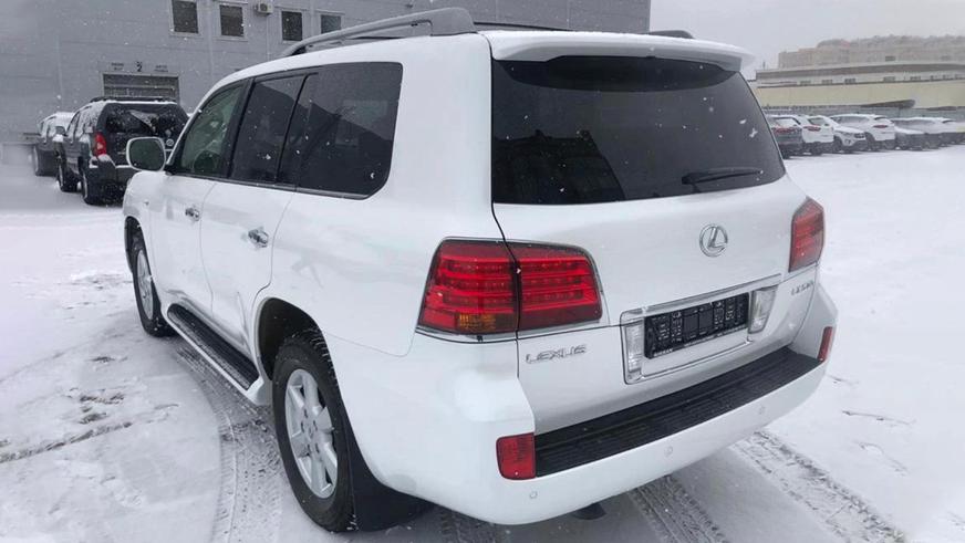Десятилетний Lexus LX570 почти без пробега на Kolesa.kz