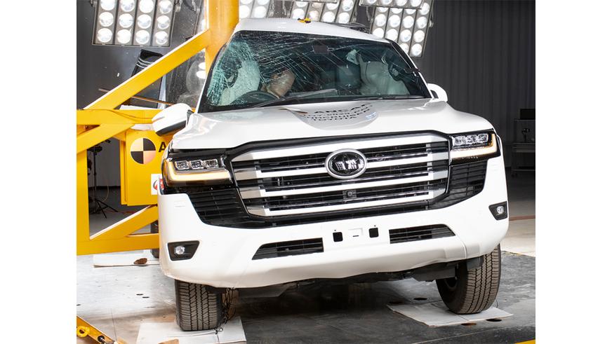 Насколько безопасен Toyota Land Cruiser 300