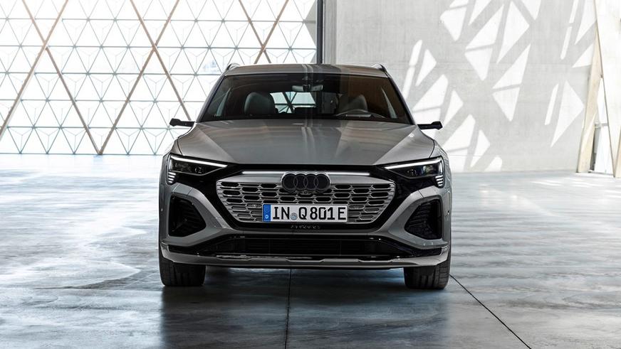 У Audi появился электрический Q8: это обновлённый e-tron