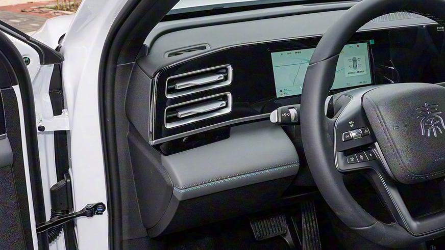 BYD улучшил гибридный седан Qin L. Известны цены