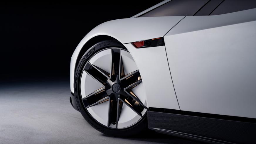Tesla представила Roadster с реактивными ускорителями