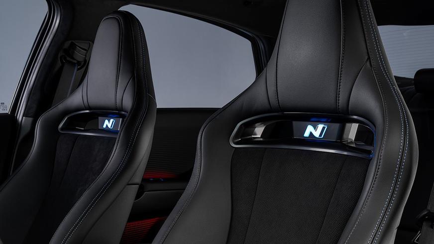 BMW iX3 стал «Всемирным автомобилем года»