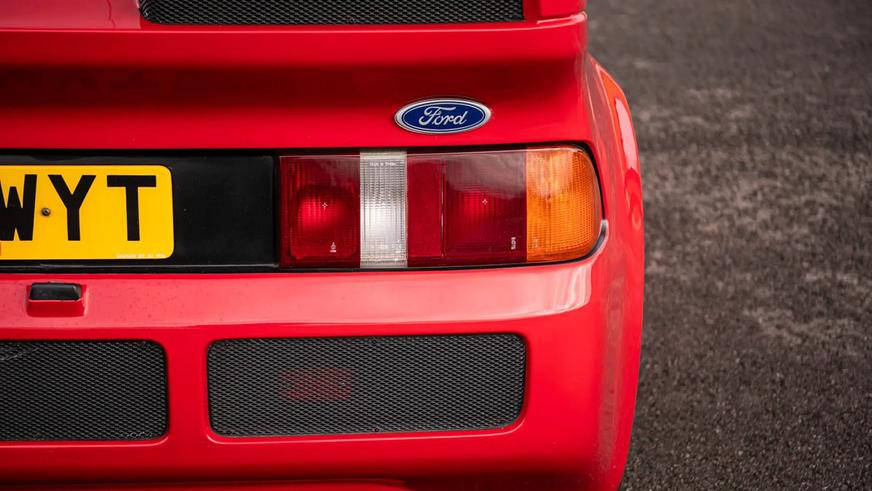 Пожилой Ford оценили дороже нового Porsche. Это очень редкий RS200