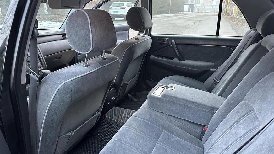 Toyota Crown (S150) с левым рулём продают за 10 млн тенге на Kolesa.kz