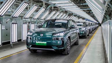 Первые серийные Denza N9 от BYD сошли с конвейера