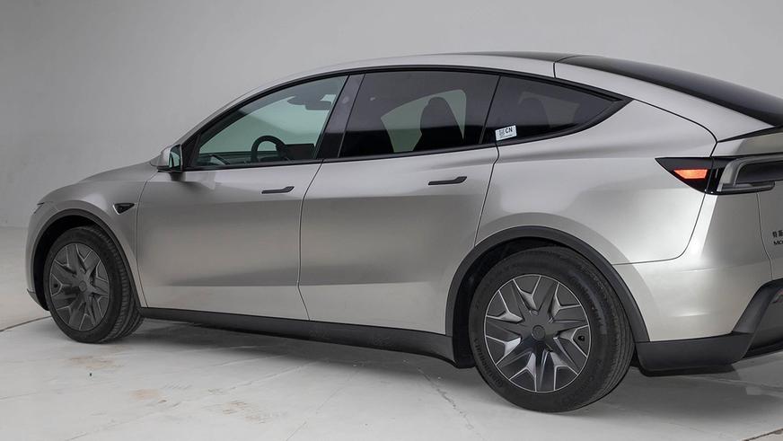 Tesla представила в Китае 6-местный кроссовер Model Y