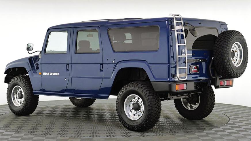 Редчайший Toyota Mega Cruiser не вызвал ажиотажа на аукционе