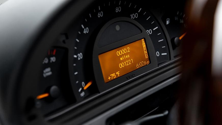 С молотка пустят новый гелик 2002 года выпуска