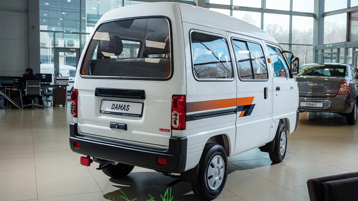 Жапониялық Suzuki Every 1990 жылға дейін жасалған. Микроавтобус 70 жылдардағы Carry моделін еске салады