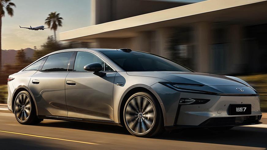 Электроседан Toyota bZ7 поступил в продажу по цене от 12.8 млн тенге