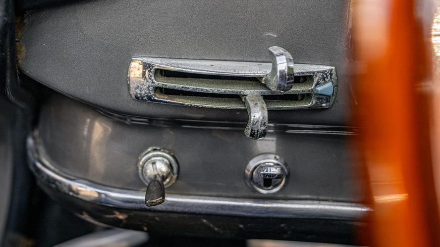 Mercedes-Benz 190 SL на торгах: 50 лет в одних руках и неизвестный пробег