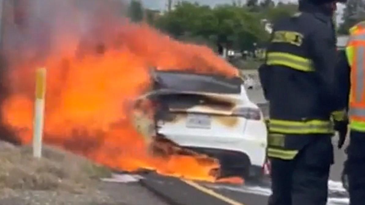 Tesla Model&nbsp;Y өздігінен жанып кетті