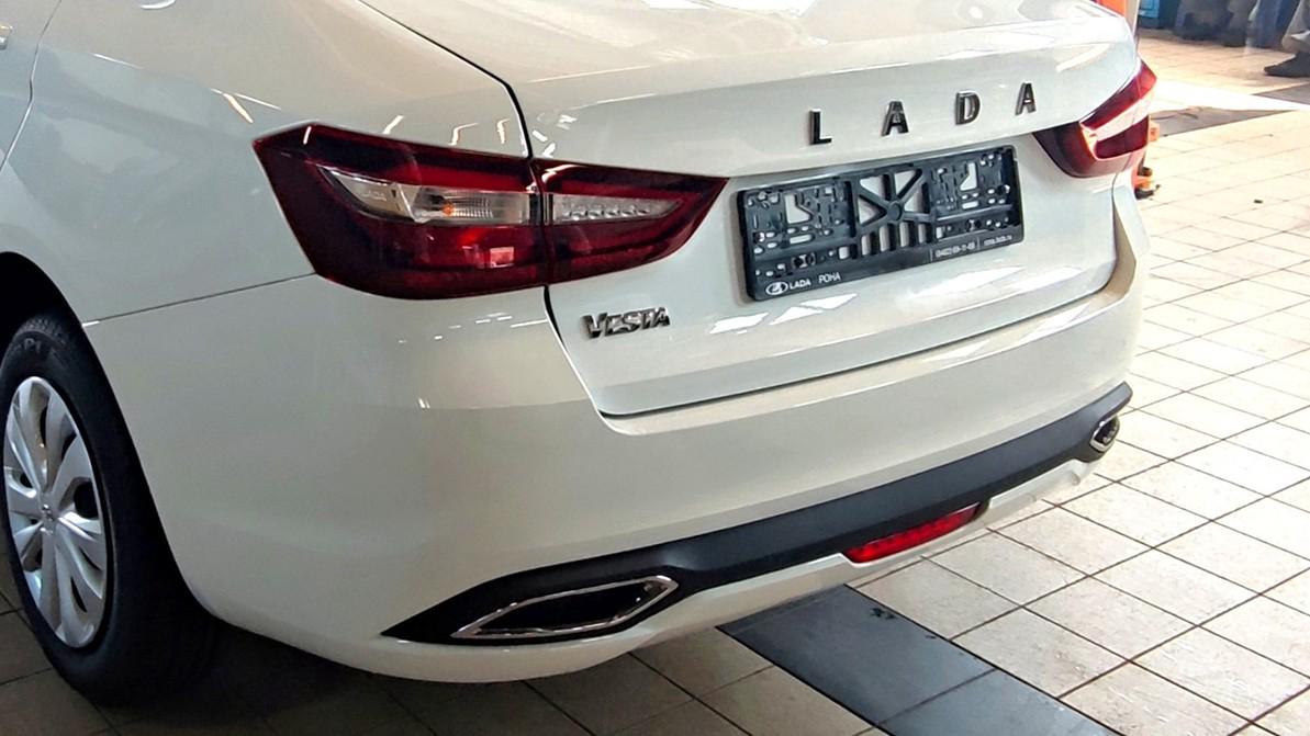 Дилерлер Lada Vesta-ны қайта бояйды