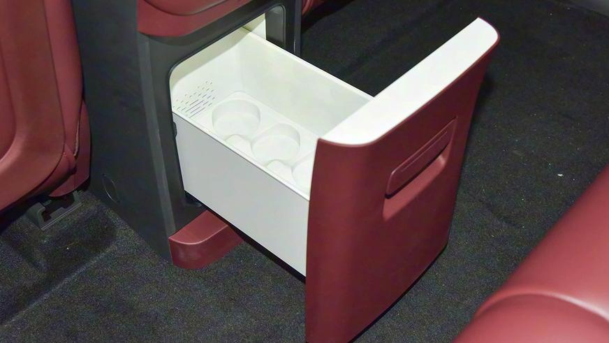 Hongqi HS6 стал самым дальнобойным гибридным кроссовером