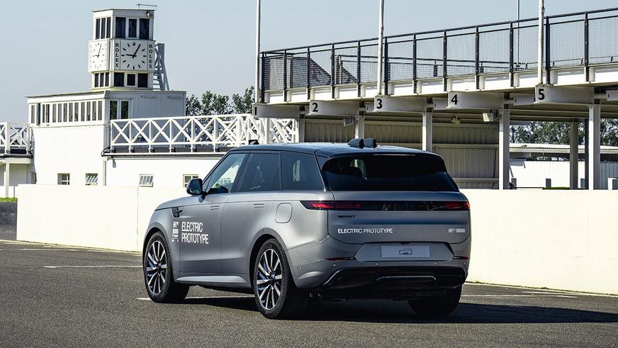 Электрический Range Rover Sport впервые показался на публике