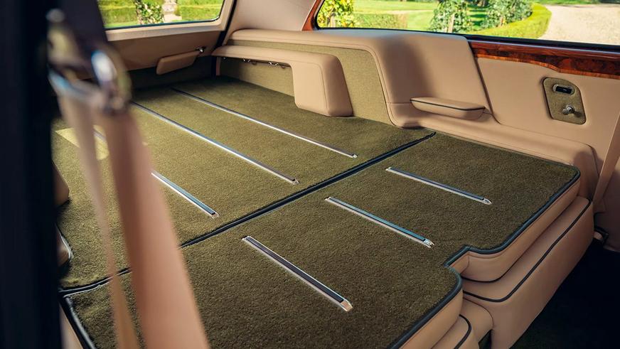 Старый Rolls-Royce Corniche стал необычным универсалом