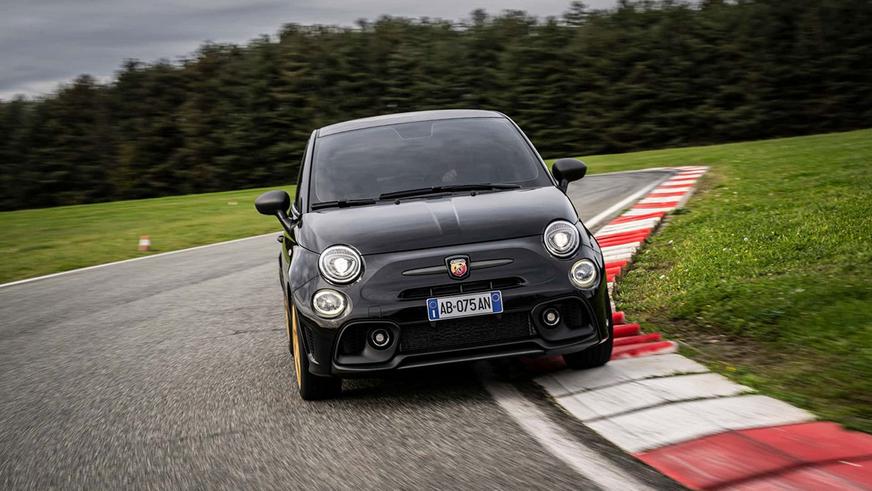 Юбилейный Abarth 695 75° Anniversario