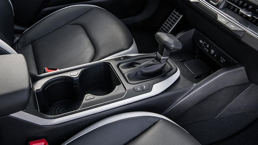 Kia K4 стал просторным хетчбэком Kia K4 стал просторным хетчбэком