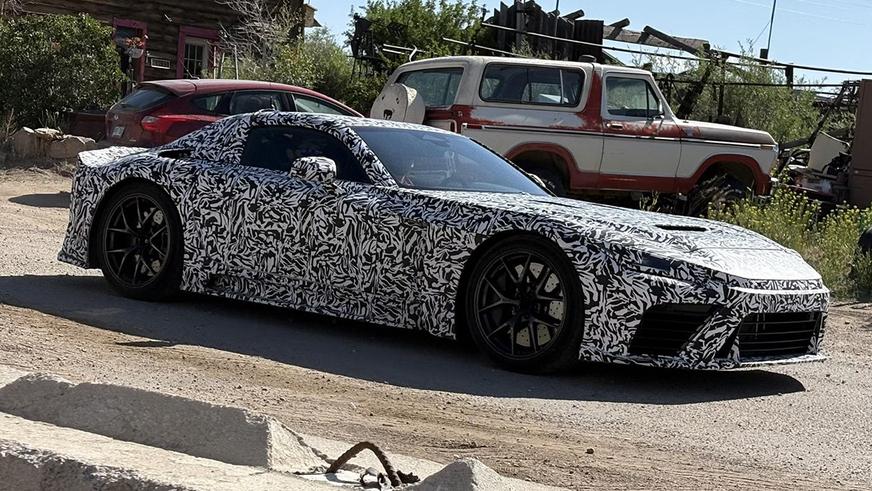 Lexus неожиданно показал сразу два суперкара