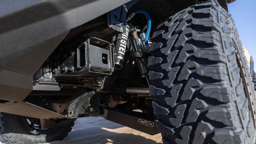 Старый Nissan Patrol оснастили 1000-сильным мотором