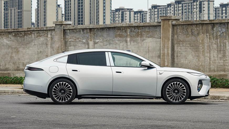 Продажи большого седана BYD начались в Китае от 13.8 млн тенге