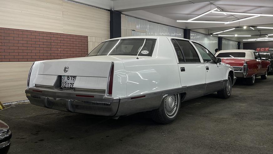 Наследие олигарха: Cadillac Fleetwood 1993 года в Алматы