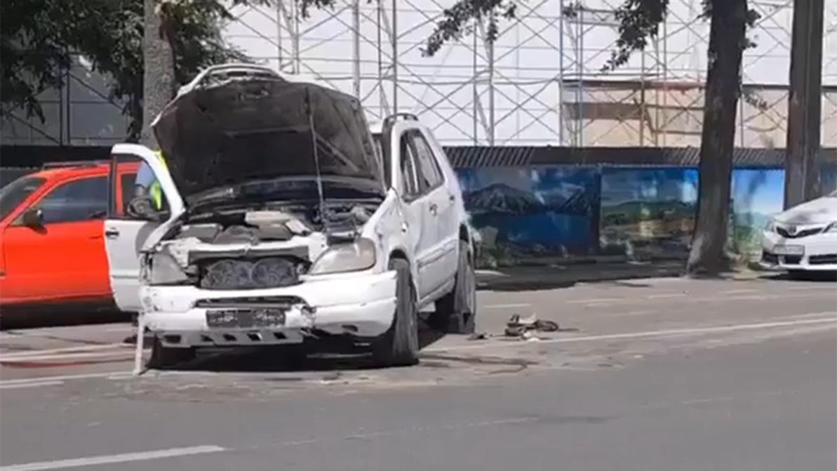 Пять автомобилей столкнулись на Толе би в Алматы