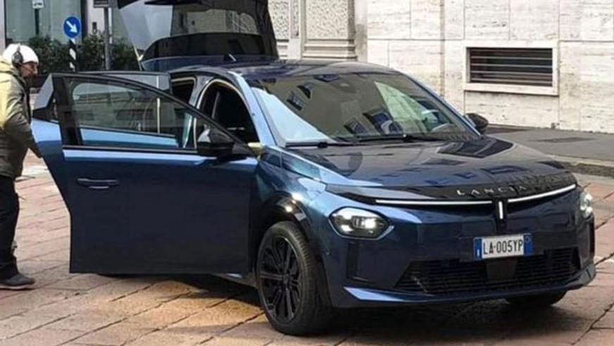 Первые живые фото Lancia Ypsilon