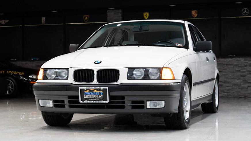 В США нашли почти новую BMW 325i в кузове E36 В США нашли почти новую BMW 325i в кузове E36