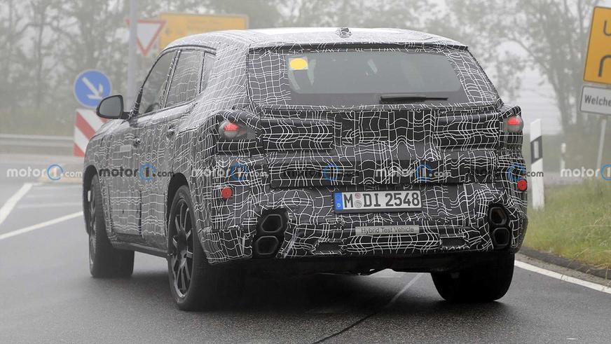 Новое «личико» BMW шокирует даже под чадрой