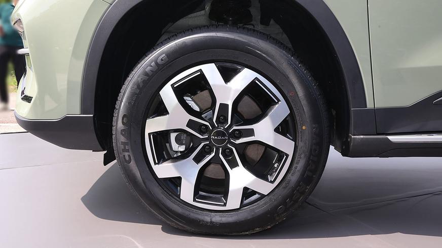 У Geely появился большой гибридный пикап